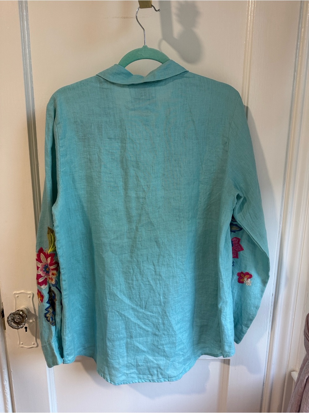 Johnny Was Like New Embroidered Floral & Butterfly Linen Button-Up Shirt Aqua M - Picture 4 of 4